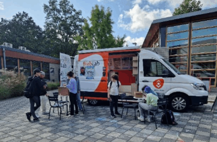 Pop-up bus Bibliotheek Eindhoven
